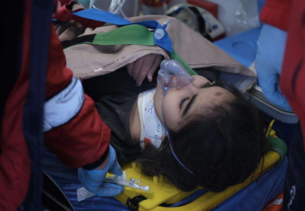 11 yaşındaki Nehir, 132. saatte enkazdan sağ çıkarıldı