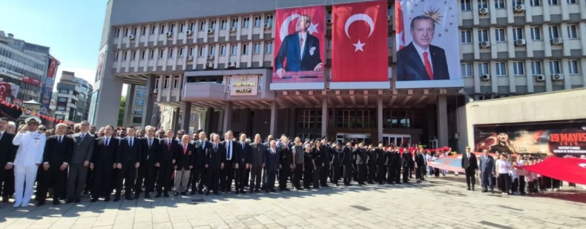 19 Mayıs Atat&uuml;rk'&uuml; Anma, Gen&ccedil;lik ve Spor Bayramı t&ouml;renle kutlandı