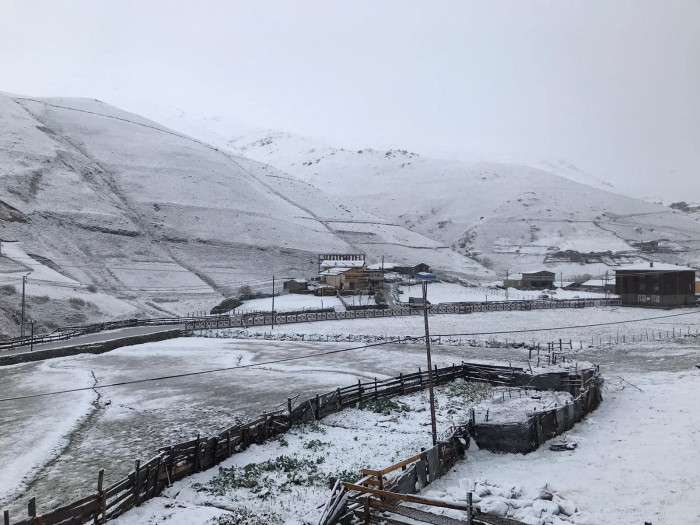 Yaylalar beyaza b&uuml;r&uuml;nd&uuml;