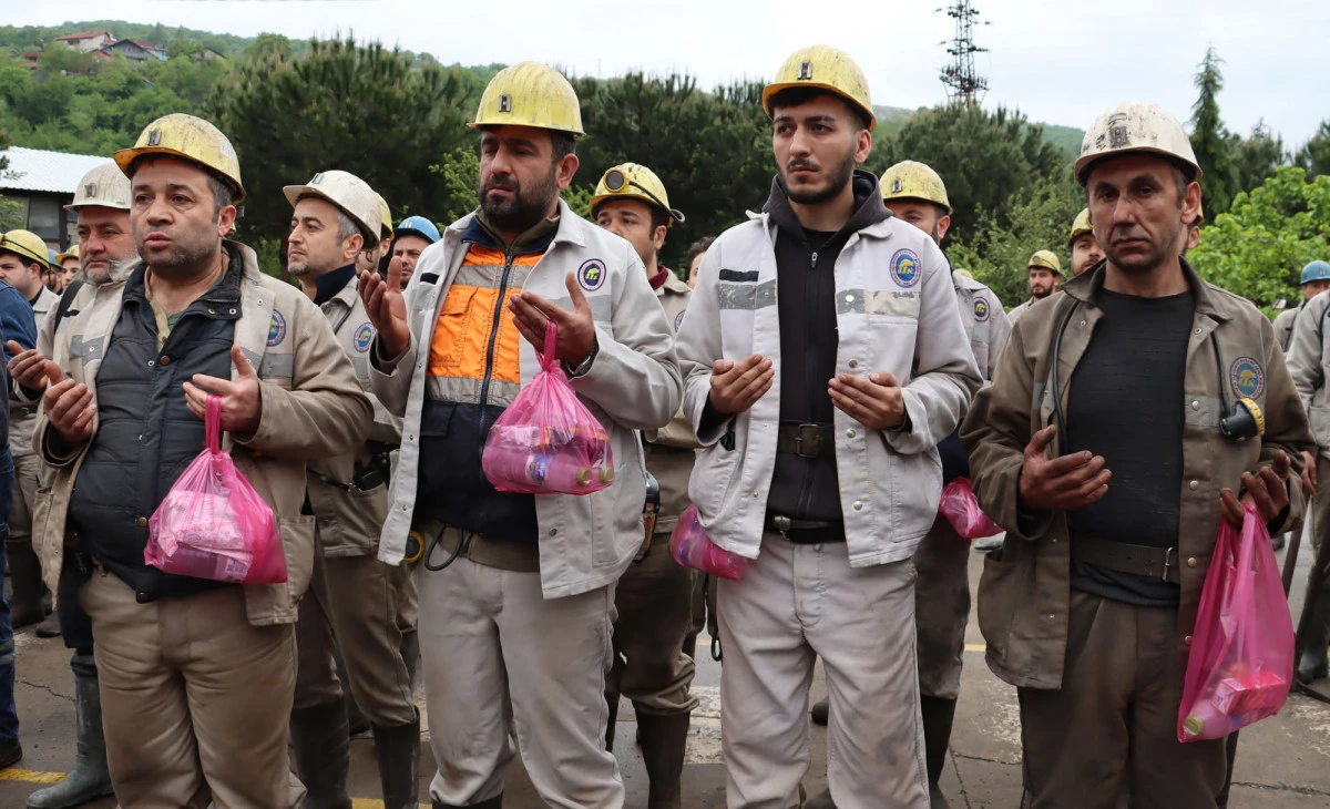 30 MADEN ŞEHİDİ İ&Ccedil;İN ANMA T&Ouml;RENİ D&Uuml;ZENLENDİ