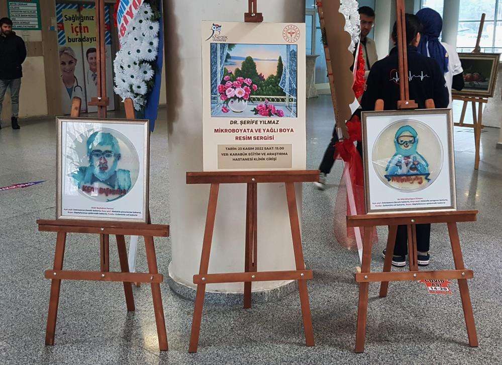 Bu sergide bakteriden resimler yer alıyor