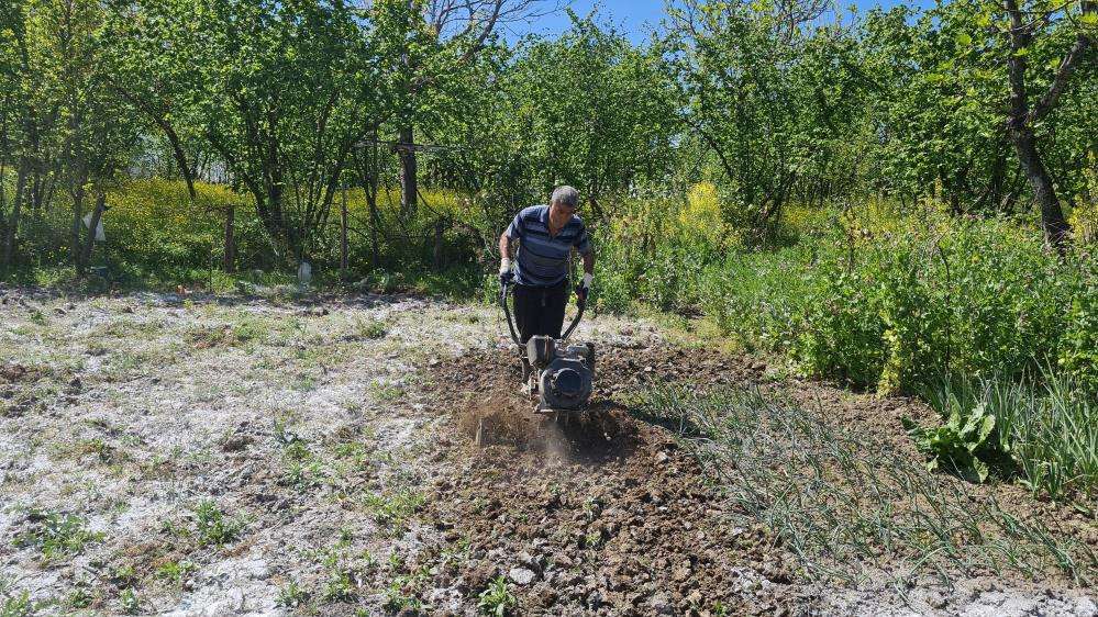 Çapa işçisinin Ramazan'da zorlu mesaisi