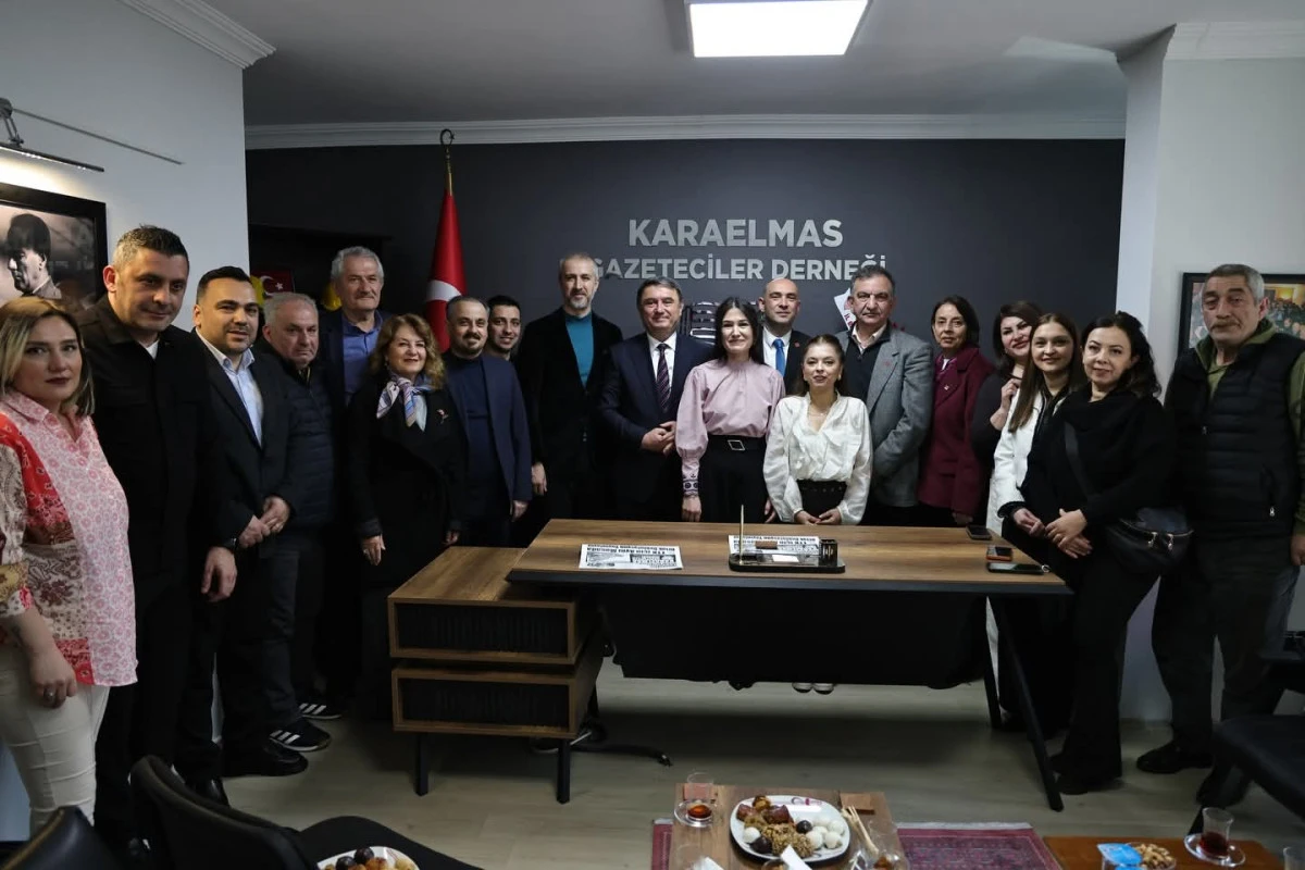 CHP Heyeti KGD'nin yeni binasında: 'Hayırlı olsun' dediler