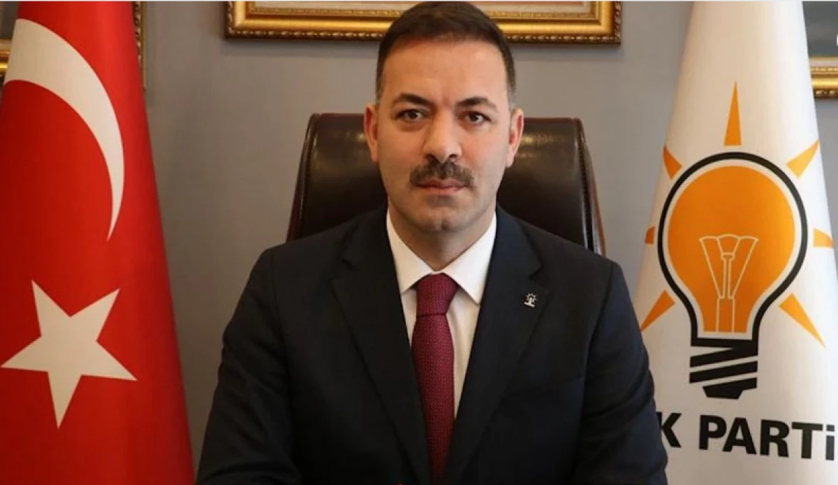 CHP'de 'Bir şey' başkanı il başkanının önüne geçerek açıklama yaptı