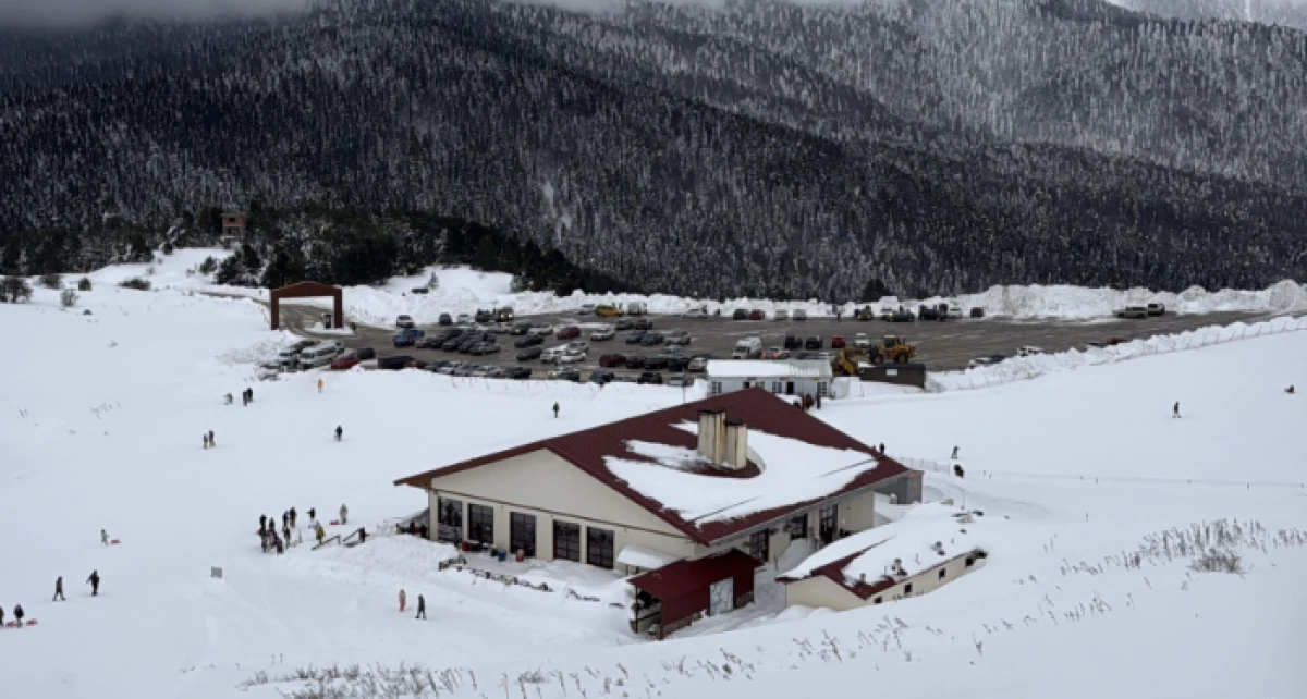 Gazeteciler ve aileleri &uuml;cretsiz kış tatiline &ccedil;ıkıyor