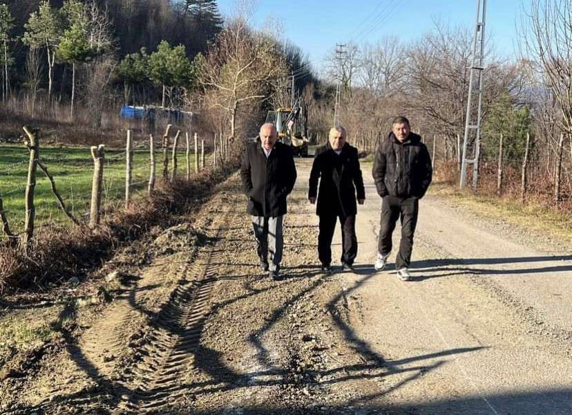 Gökçebey'de selden zarar gören yollar yenileniyor