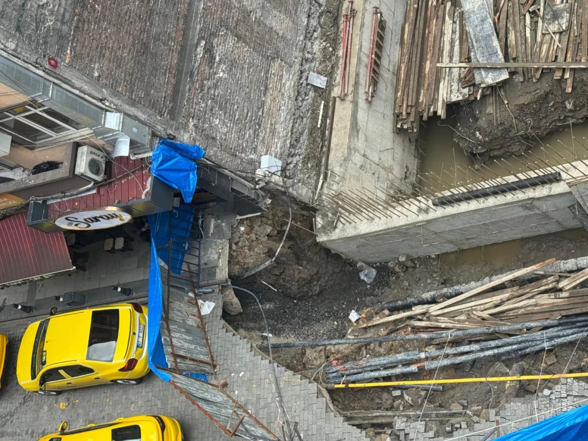 İnşaattan şok eden görüntü: Doğal gaz borusu açıkta kaldı