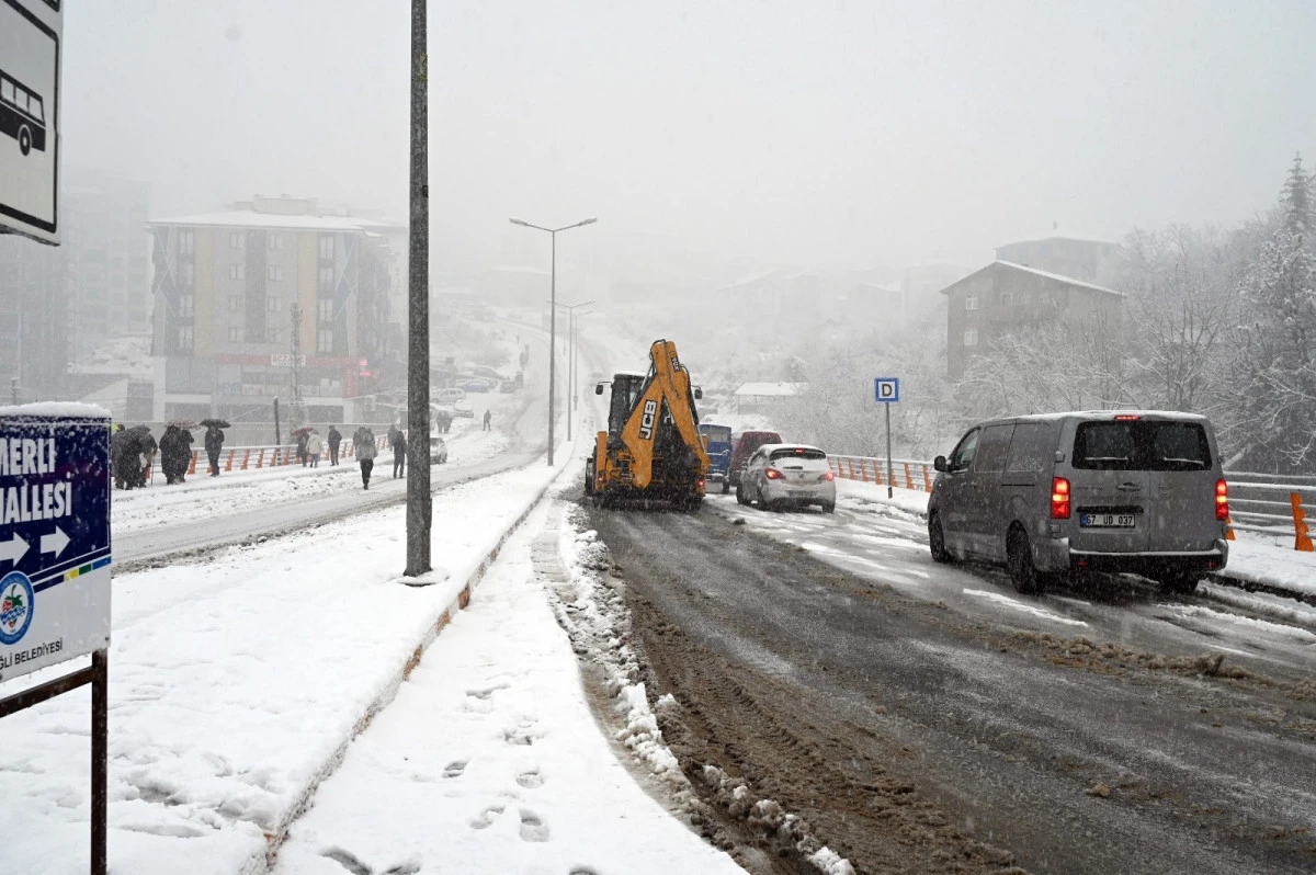 Karla m&uuml;cadele kesintisiz s&uuml;r&uuml;yor