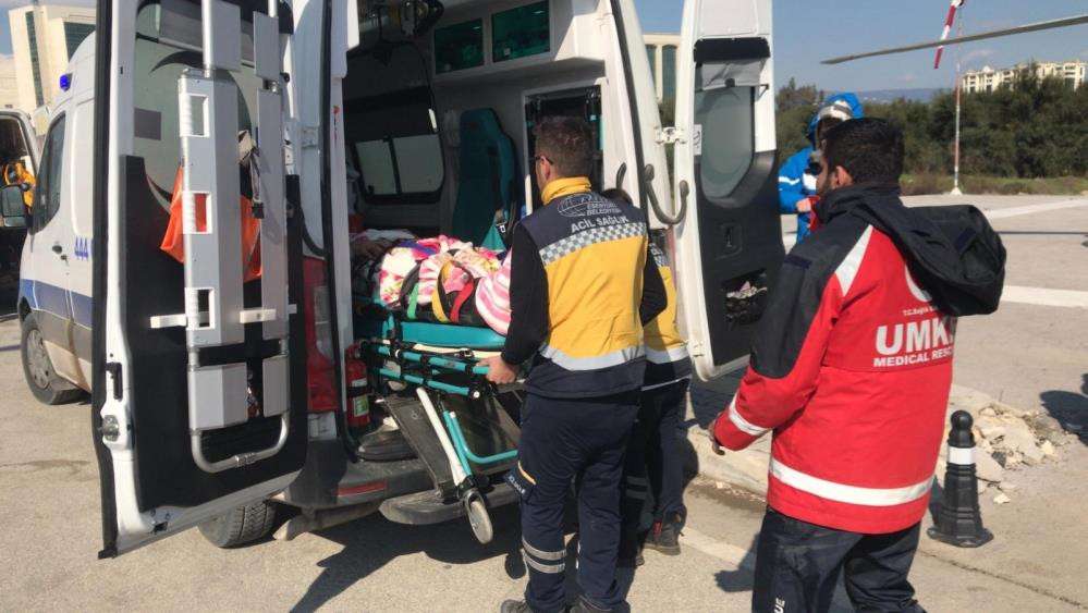  Küçük Tanem ve babası 101 saat sonra enkazdan sağ çıkarıldı