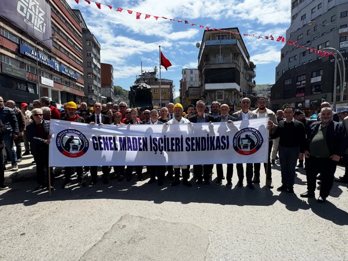 Madenci Anıtı'ndan maden iş&ccedil;ilerine destek verdiler