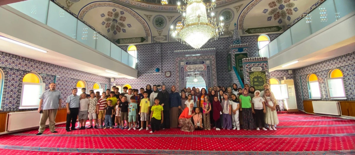 MHP'li kadınlardan Kur'an Kursu'na ziyaret
