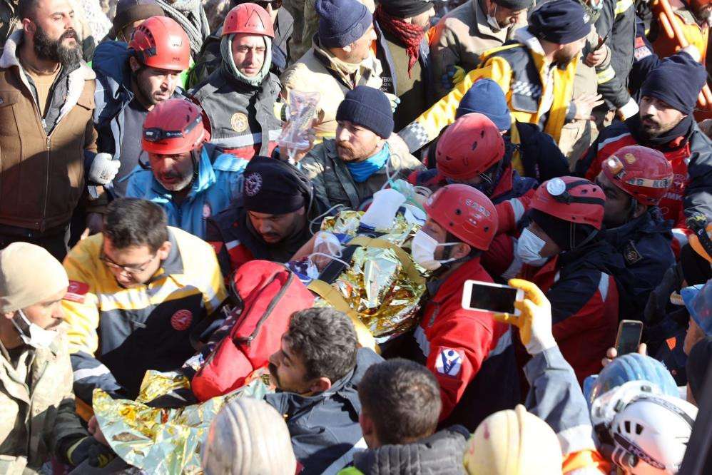 Nurdağı’nda 133 saat sonra 13 yaşındaki Esma sağ kurtarıldı