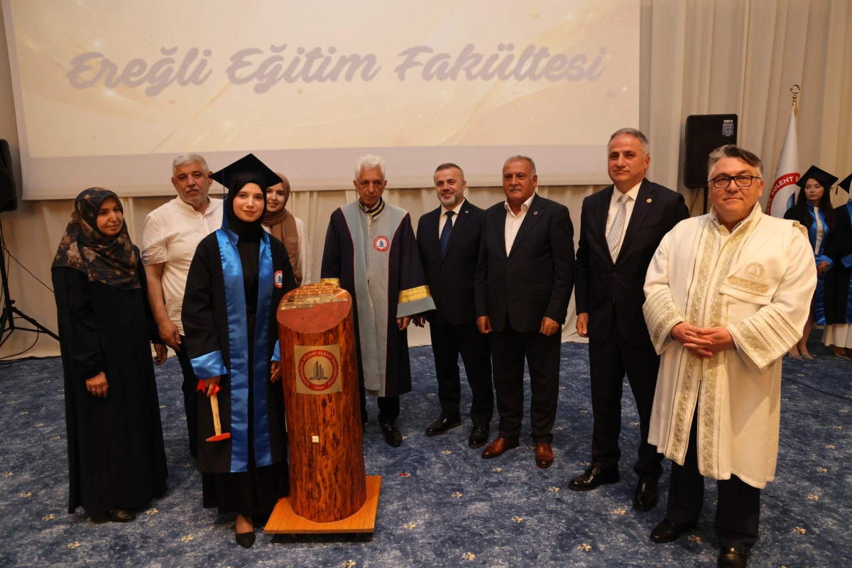 &Ouml;ğrencilikten &Ouml;ğretmenliğe Uzanan Yolculuk