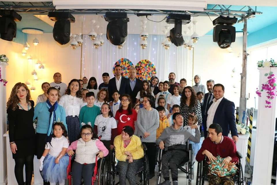 Özel çocuklara ve yaşlı hastalara kaybolma ihtimaline karşı sevgi izi dövmesi