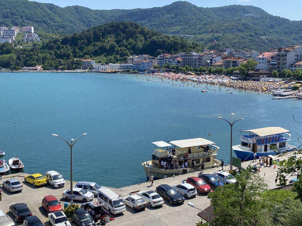  Plajlarda şemsiye açacak yer kalmadı