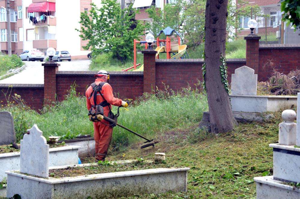 Ramazan Bayramı öncesi mezarlıkların bakımları yapıldı