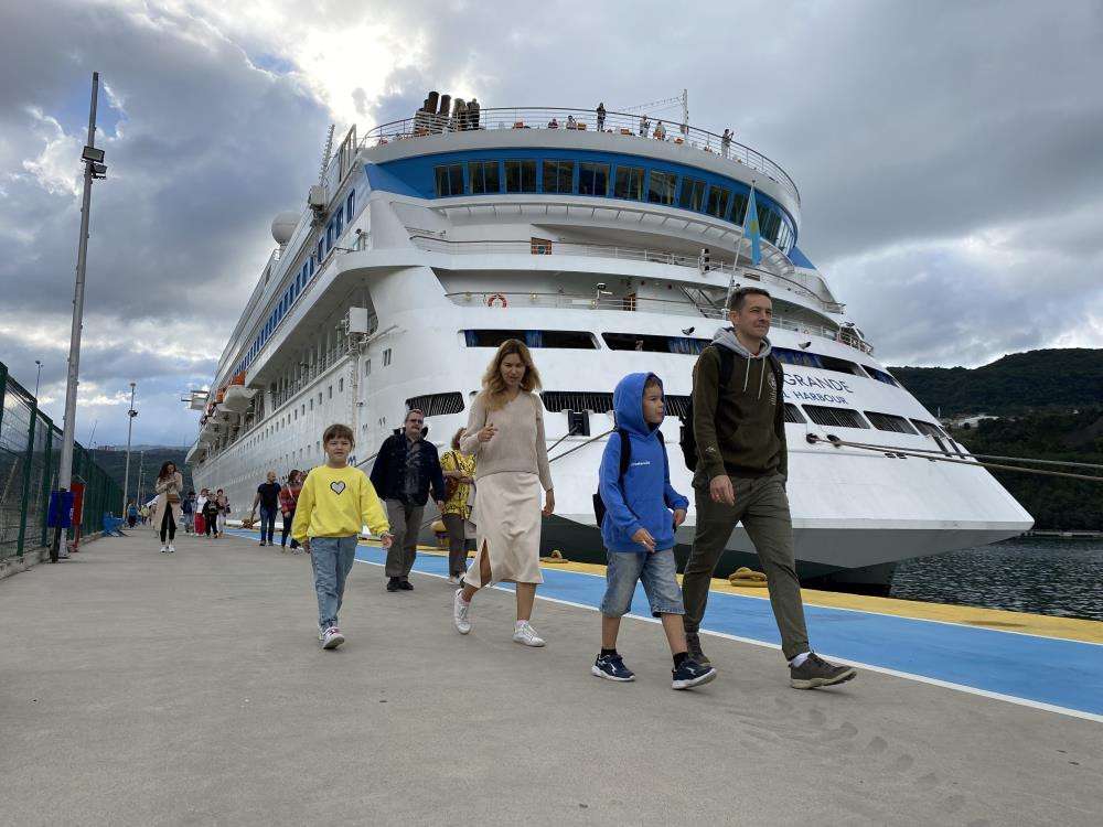 Rusya’dan demir alan kruvaziyer Amasra Limanına ulaştı