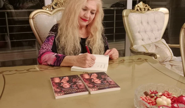 &ldquo;Saklı D&uuml;nyamın Bedeli&rdquo; okurla buluştu