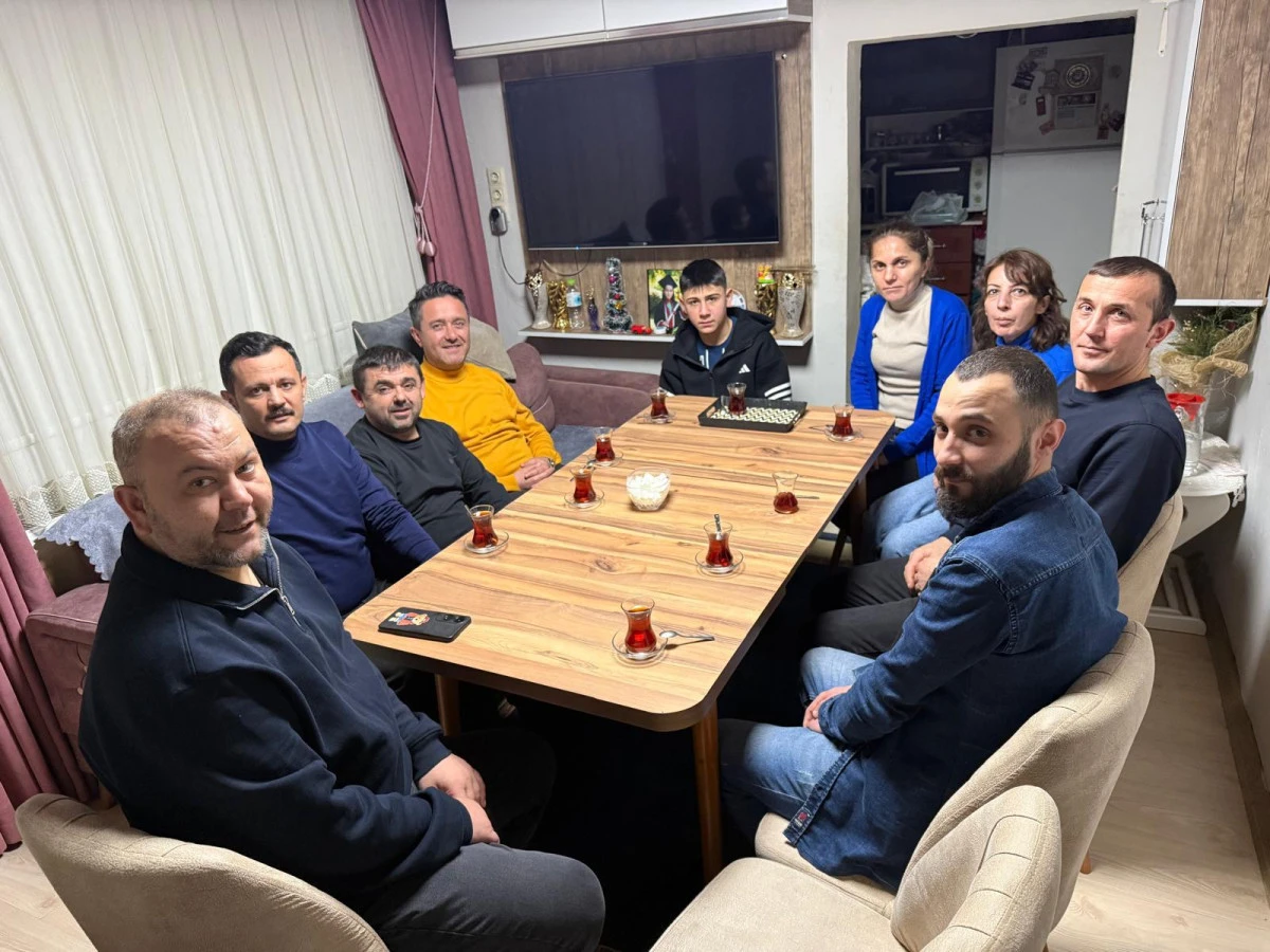 Sezer K&ouml;roğlu'nu vatandaşların sofrasına misafir oldu