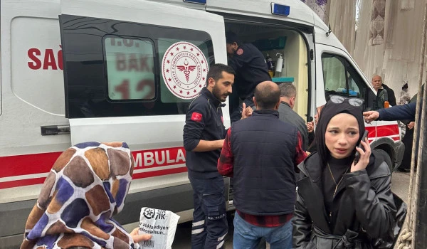 Sosyete Pazarı'nda annesinin &ouml;l&uuml;m haberi alınca fenalaştı