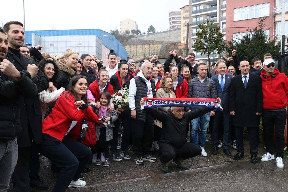 Süper Lig'e çıkan Zonguldakspor Basket 67 Takımı’na coşkulu karşılama