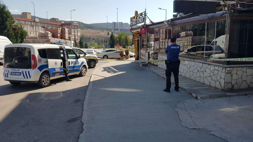 Tartıştığı husumetlisini tabancayla vurdu