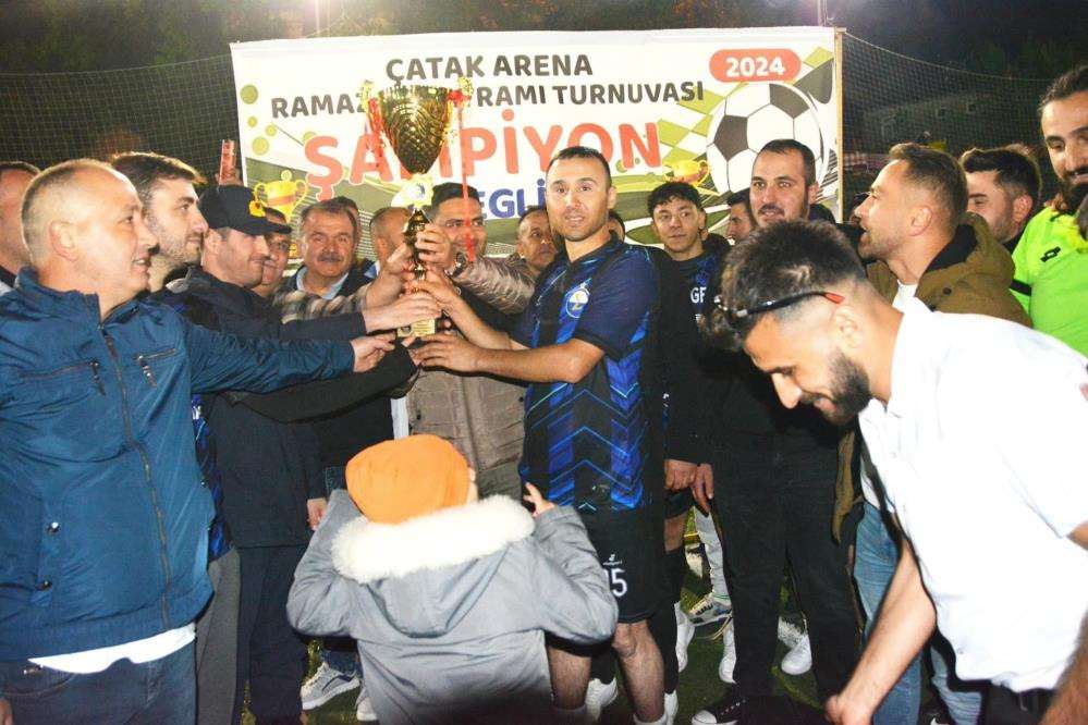  Tribün için 150 bin lira bağışta bulundular