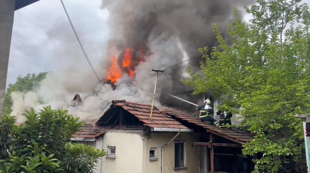  Tüp patlayan evde yangın çıktı: 1 ağır yaralı