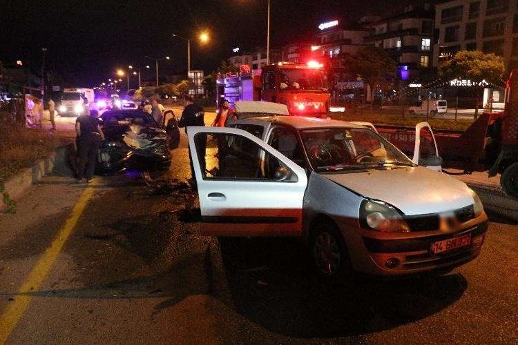 Uygulamadan kaçan alkollü sürücü kazaya neden oldu: 4 yaralı