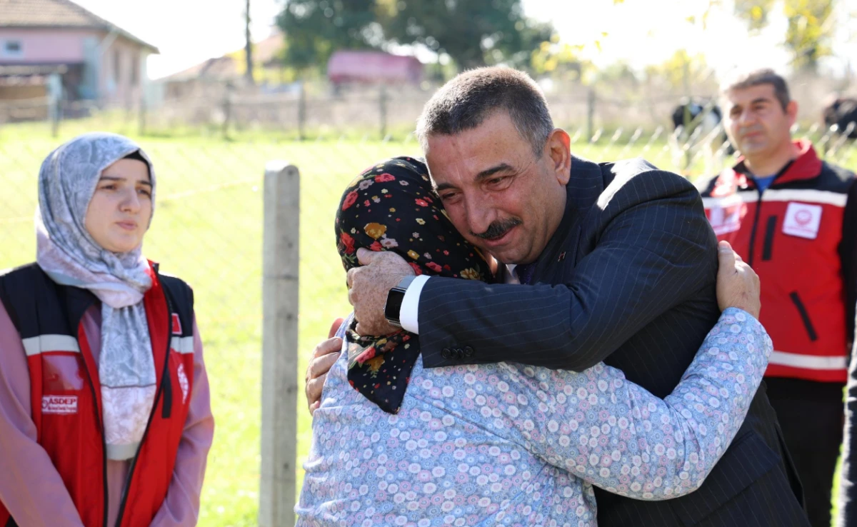 Vali Osman Hacıbektaşoğlu Coburlar Köyü’nde: Özbakış ve Özcan ailelerine taziye ziyareti