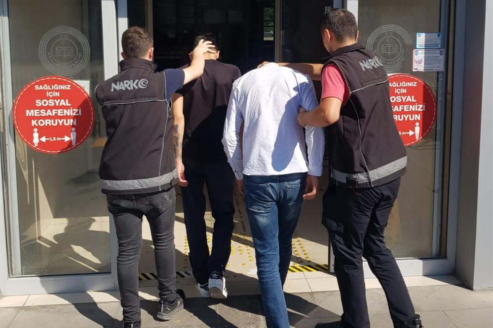 Yunus polisinden iki ayrı uyuşturucu operasyonu: 13 gözaltı