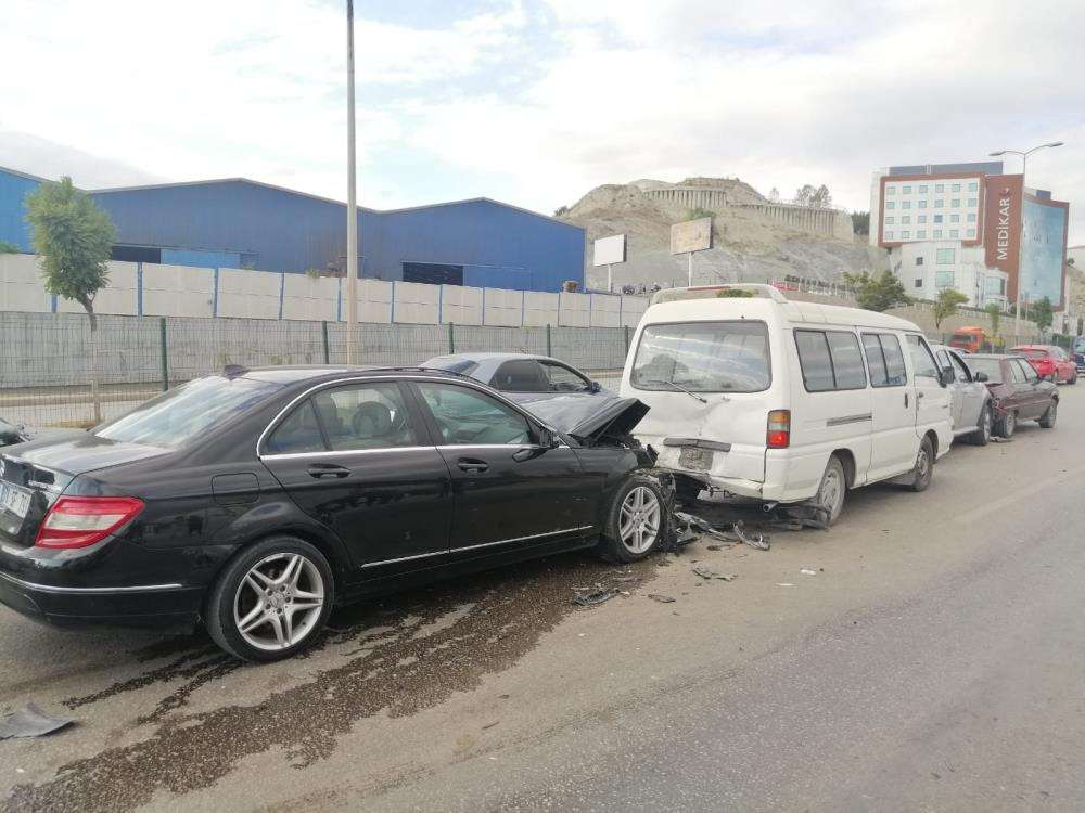 Zincirleme kaza: 1 yaralı