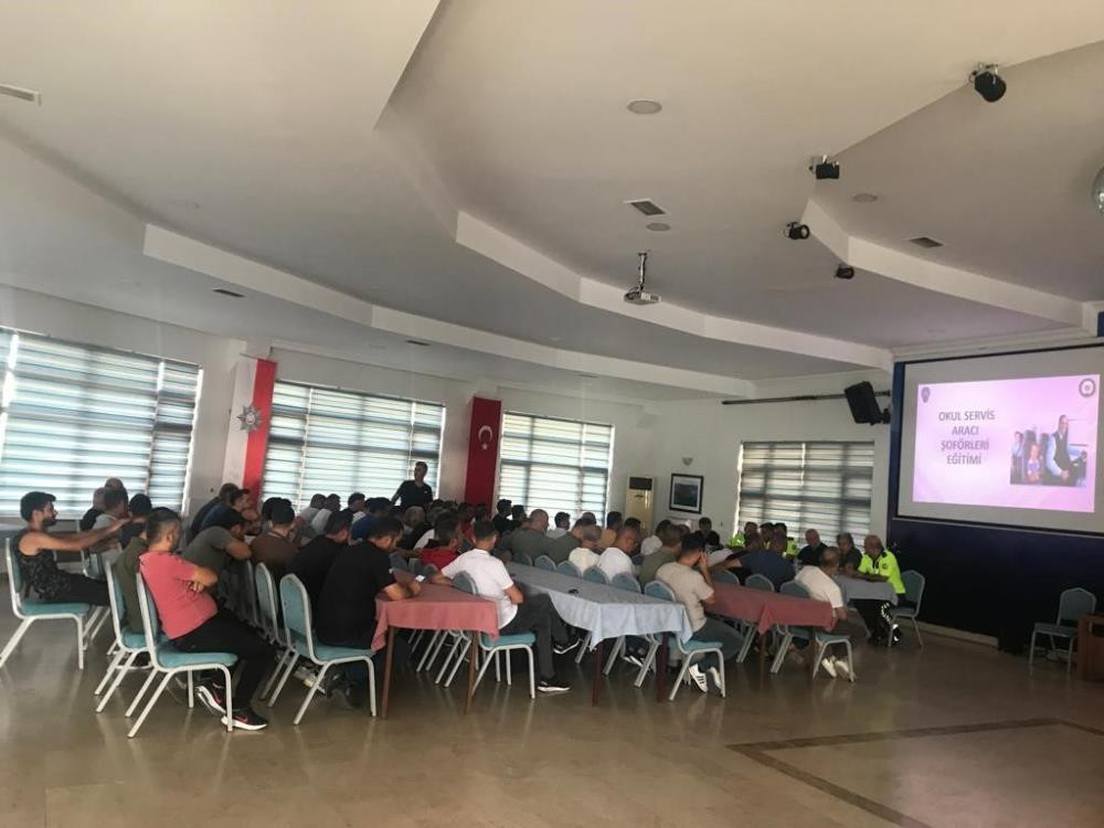 Zonguldak'ta okul servis araç sürücülerine bilgilendirme toplantısı